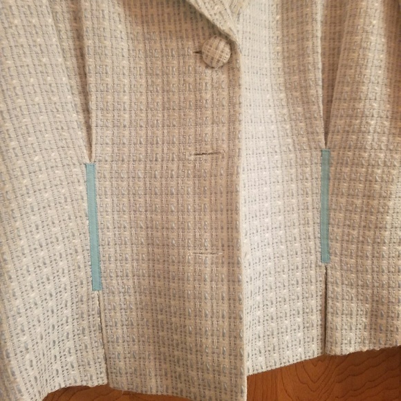 Suit - Picture 3 of 4